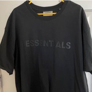 ESSENTIALS BLACK TSHIRT